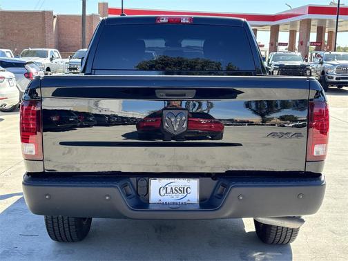 2024 RAM 1500 Classic Warlock Crew Cab 4x4 5'7' Box