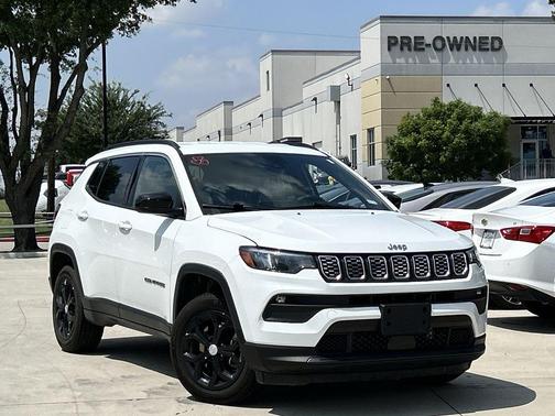 Bright White Clearcoat 2024 Jeep Compass Latitude