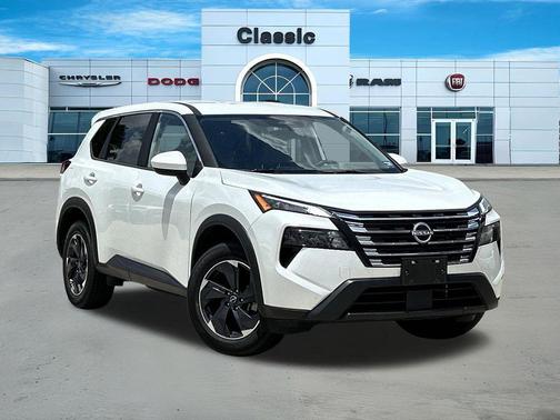 Everest White Pearl 2025 Nissan Rogue SV