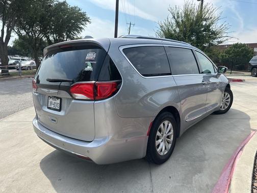 2018 Chrysler Pacifica Touring-L