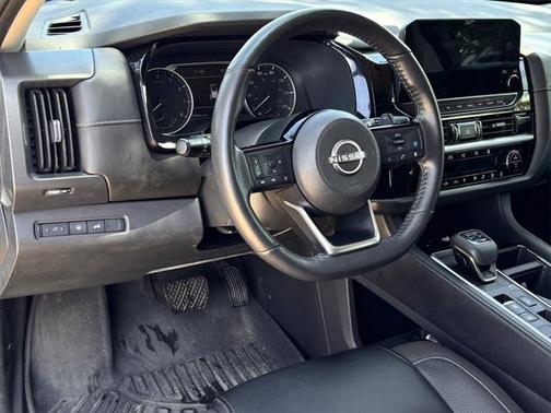 2022 Nissan Pathfinder SL 2WD
