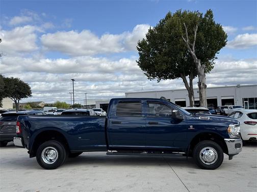 2024 RAM 3500 Tradesman Crew Cab 4x4 8' Box