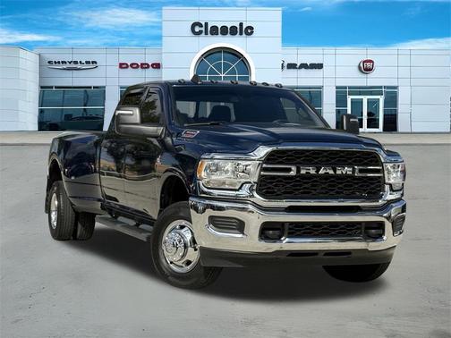 2024 RAM 3500 Tradesman Crew Cab 4x4 8' Box