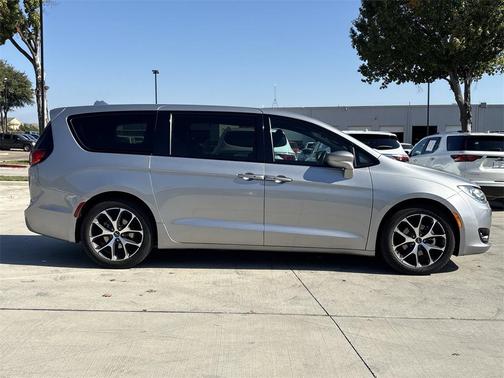 2018 Chrysler Pacifica Touring Plus
