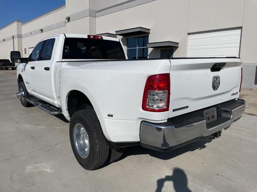 2024 RAM 3500 Big Horn Crew Cab 4x4 8' Box