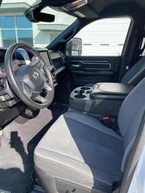 2024 RAM 3500 Big Horn Crew Cab 4x4 8' Box