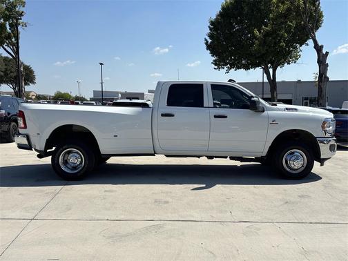 2024 RAM 3500 Tradesman Crew Cab 4x4 8' Box