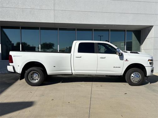 2026 RAM 3500 Laramie Crew Cab 4x4 8' Box