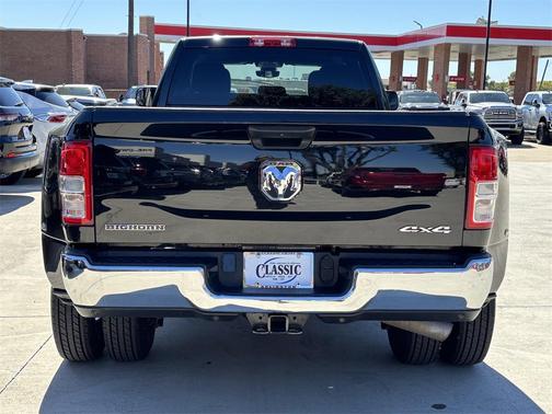 2022 RAM 3500 Big Horn Crew Cab 4x4 8' Box