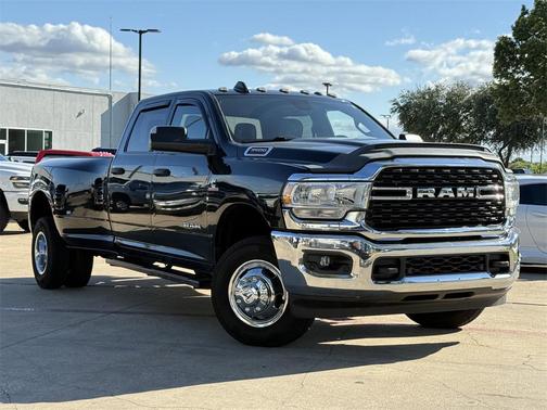2022 RAM 3500 Big Horn Crew Cab 4x4 8' Box