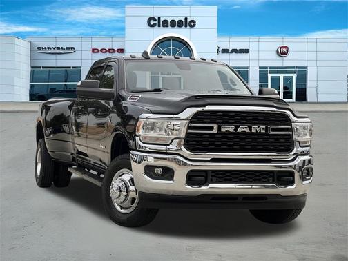 2022 RAM 3500 Big Horn Crew Cab 4x4 8' Box
