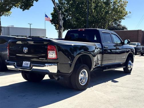 2022 RAM 3500 Big Horn Crew Cab 4x4 8' Box
