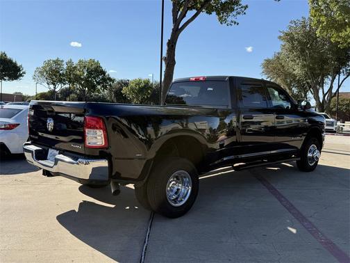 2022 RAM 3500 Big Horn Crew Cab 4x4 8' Box