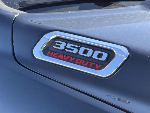 2022 RAM 3500 Big Horn Crew Cab 4x4 8' Box