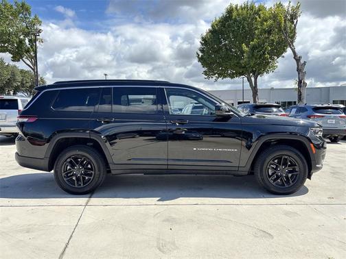 2025 Jeep Grand Cherokee L Laredo