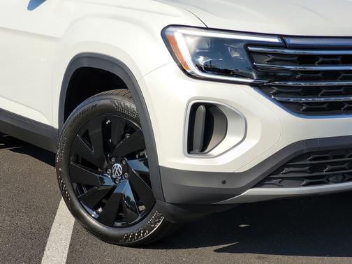 Opal White Pearl 2026 Volkswagen Atlas 2.0T SE W/TECHNOLOGY