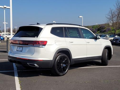 Opal White Pearl 2026 Volkswagen Atlas 2.0T SE W/TECHNOLOGY
