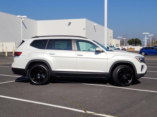 Opal White Pearl 2026 Volkswagen Atlas 2.0T SE W/TECHNOLOGY