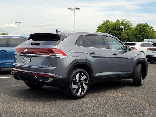 Platinum Gray Metallic 2025 Volkswagen Atlas Cross Sport 2.0T SE w/Technology