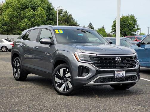 Platinum Gray Metallic 2025 Volkswagen Atlas Cross Sport 2.0T SE w/Technology