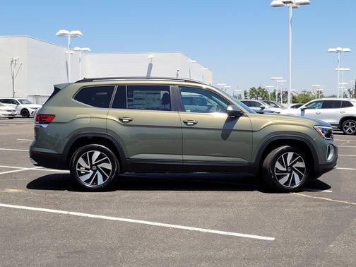Avocado Green Pearl 2026 Volkswagen Atlas 2.0T SE W/TECHNOLOGY