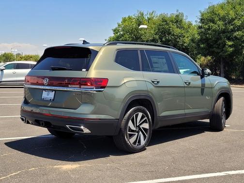 Avocado Green Pearl 2026 Volkswagen Atlas 2.0T SE W/TECHNOLOGY