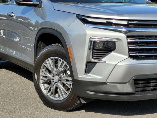 Sterling Gray Metallic 2024 Chevrolet Traverse LT