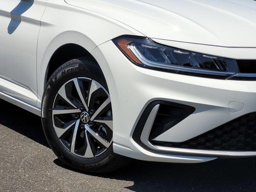 Pure White 2025 Volkswagen Jetta 1.5T S