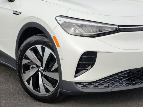 White/off-white 2026 Volkswagen ID.4 Pro