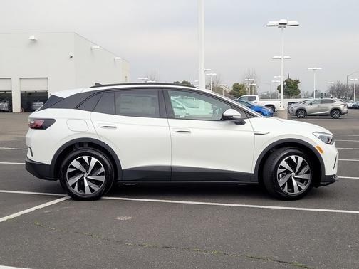 White/off-white 2026 Volkswagen ID.4 Pro