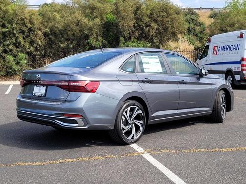 Platinum Gray Metallic 2026 Volkswagen Jetta 1.5T SEL
