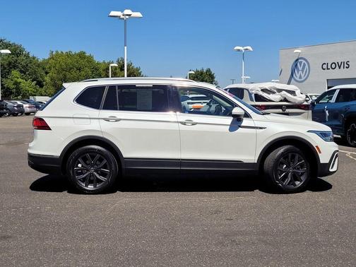 Opal White Pearl Effect 2023 Volkswagen Tiguan 2.0T SE