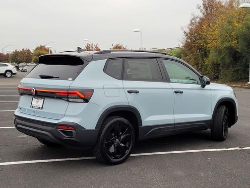 Gray 2026 Volkswagen Taos 1.5T SE Black