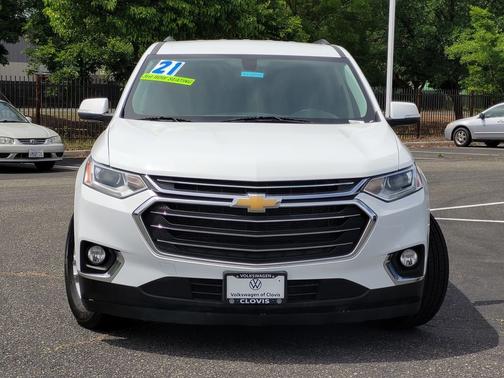 White 2021 Chevrolet Traverse LT