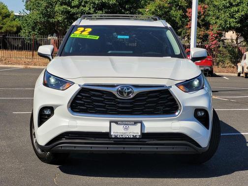 Pearl 2022 Toyota Highlander XLE