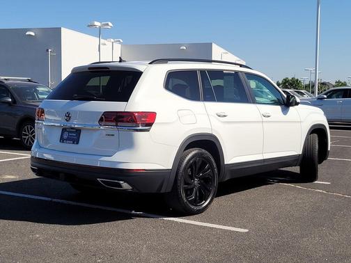 Pure White 2022 Volkswagen Atlas 3.6L SE w/Technology