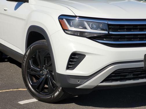 Pure White 2022 Volkswagen Atlas 3.6L SE w/Technology