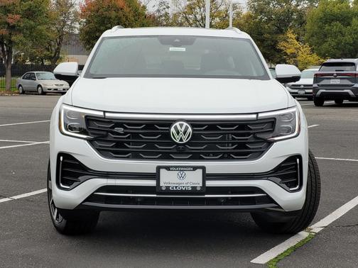 White/off-white 2026 Volkswagen Atlas Cross Sport 2.0T SEL Premium R-Line