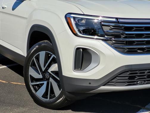 Opal White Pearl 2026 Volkswagen Atlas 2.0T SE W/TECHNOLOGY