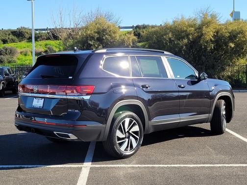 Black 2026 Volkswagen Atlas 2.0T SE w/Technology