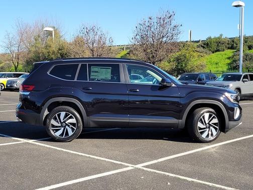 Black 2026 Volkswagen Atlas 2.0T SE w/Technology