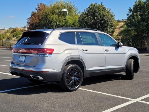 Silver Mist Metallic 2026 Volkswagen Atlas 2.0T SE W/TECHNOLOGY