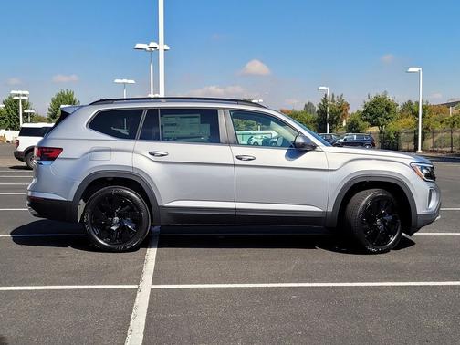 Silver Mist Metallic 2026 Volkswagen Atlas 2.0T SE W/TECHNOLOGY