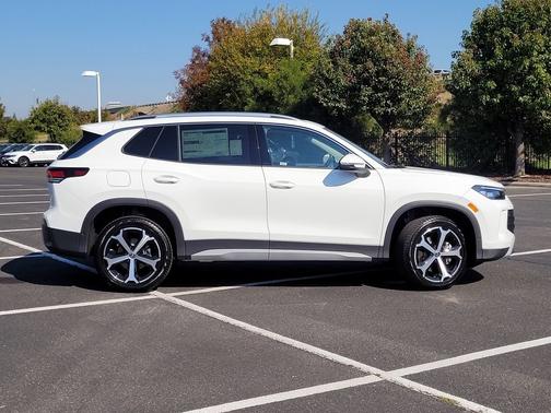 White/off-white 2026 Volkswagen Tiguan 2.0T SE