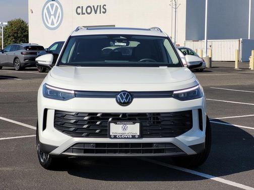 Pure White 2026 Volkswagen Tiguan 2.0T SE