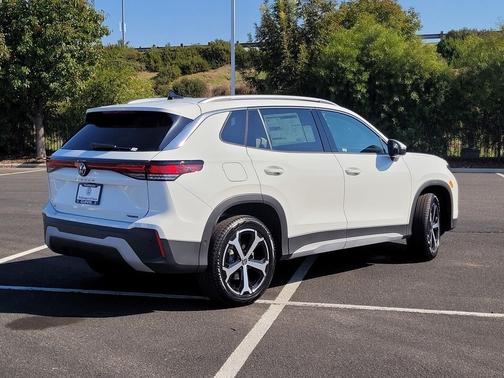 White/off-white 2026 Volkswagen Tiguan 2.0T SE