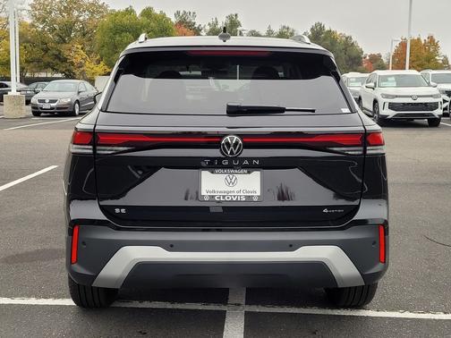 Black 2026 Volkswagen Tiguan 2.0T SE