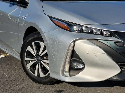Classic Silver Metallic 2017 Toyota Prius Prime Advanced