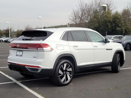 White/off-white 2026 Volkswagen Atlas Cross Sport 2.0T SEL