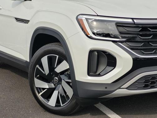Opal White Pearl 2026 Volkswagen Atlas Cross Sport 2.0T SEL